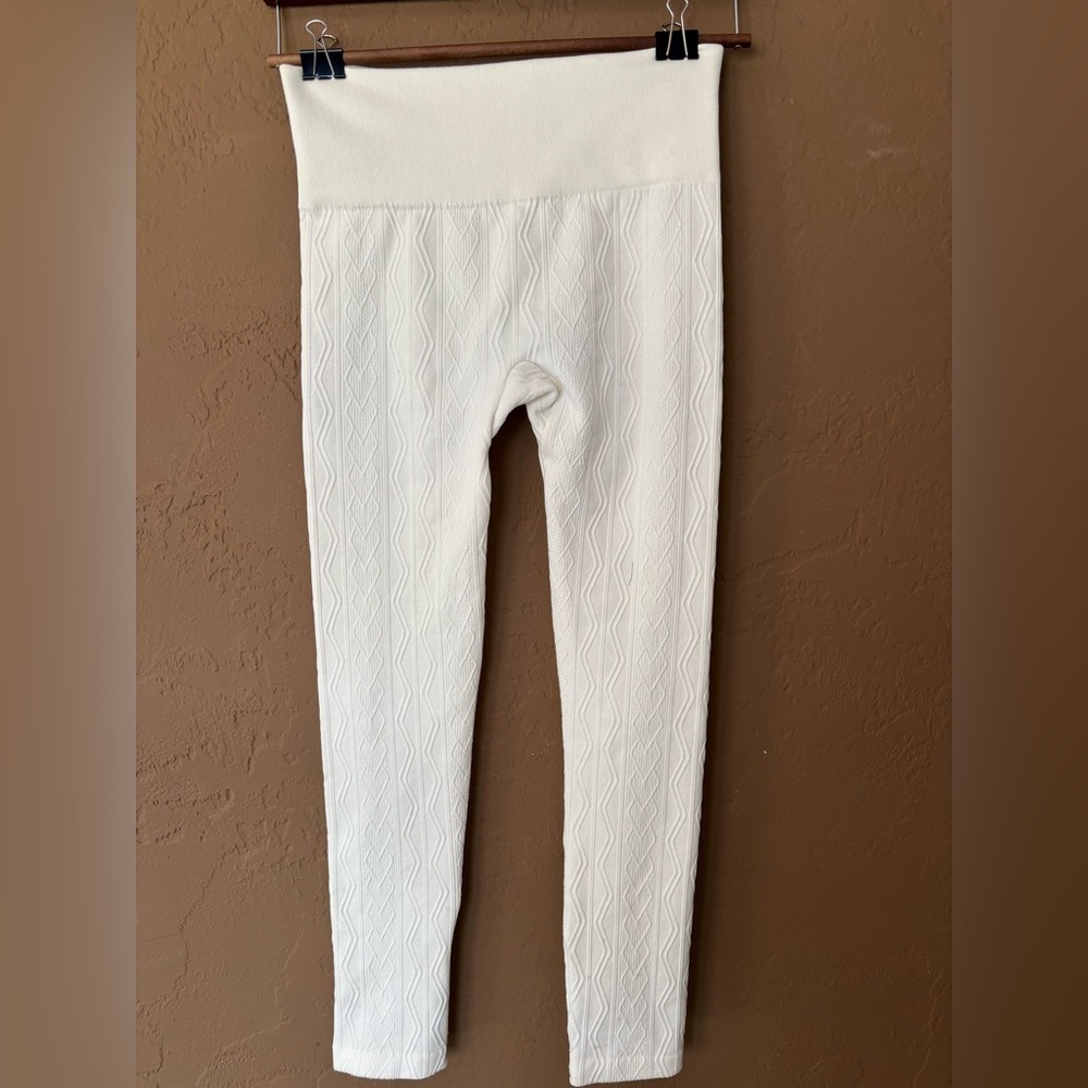 French Laundry White Textured
Leggings | Small/Med